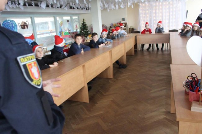 У Святого Миколая на Волині з’явилися помічники у формі. ФОТО