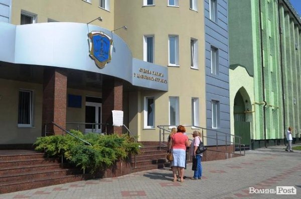 «Харе Крішна всім, сидимо до останнього». Мітинг під Апеляційним Судом.ФОТО