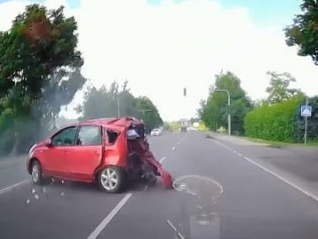 Поблизу Луцька сталась аварія за участі буса і легковика: є постраждалі