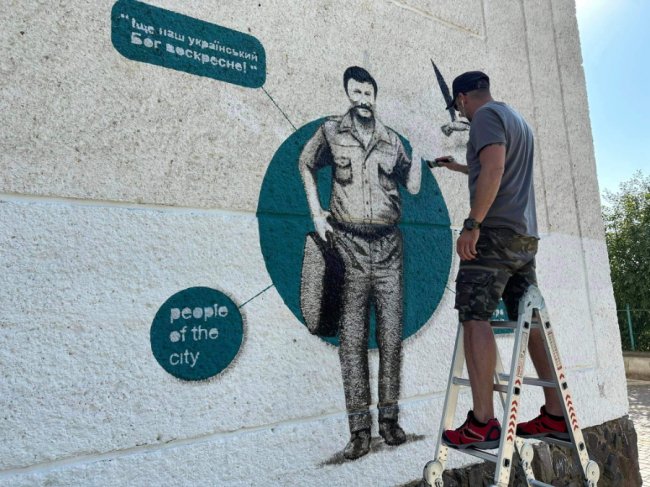 Луцький художник створив мурали в Ужгороді