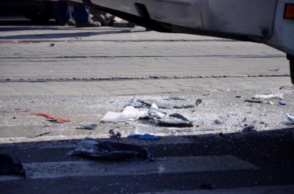 На місце загибелі українця у Донецьку приносять квіти. ФОТО