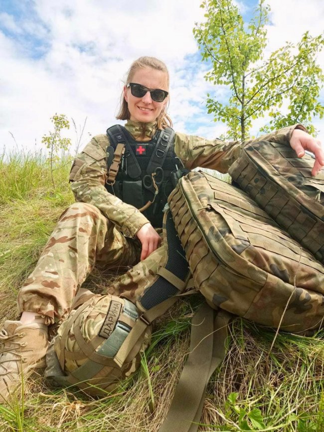 Молода лікарка з Луцька у перший день великої війни залишила комфортну роботу і поїхала на фронт