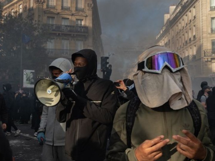 Протести у Франції: на тлі погромів і заворушень там запровадять часткову комендантську годину