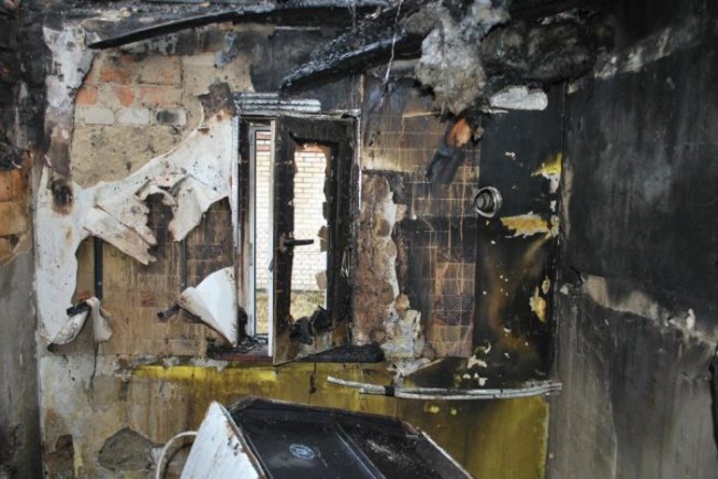 У луцької виховательки вщент згорів куплений в кредит будинок. ФОТО