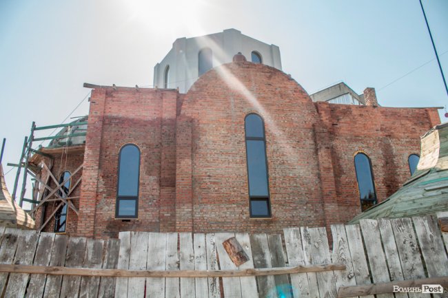 «Хто живе на ЛПЗ, тому у житті везе»: день на луцькому районі контрастів. ФОТО