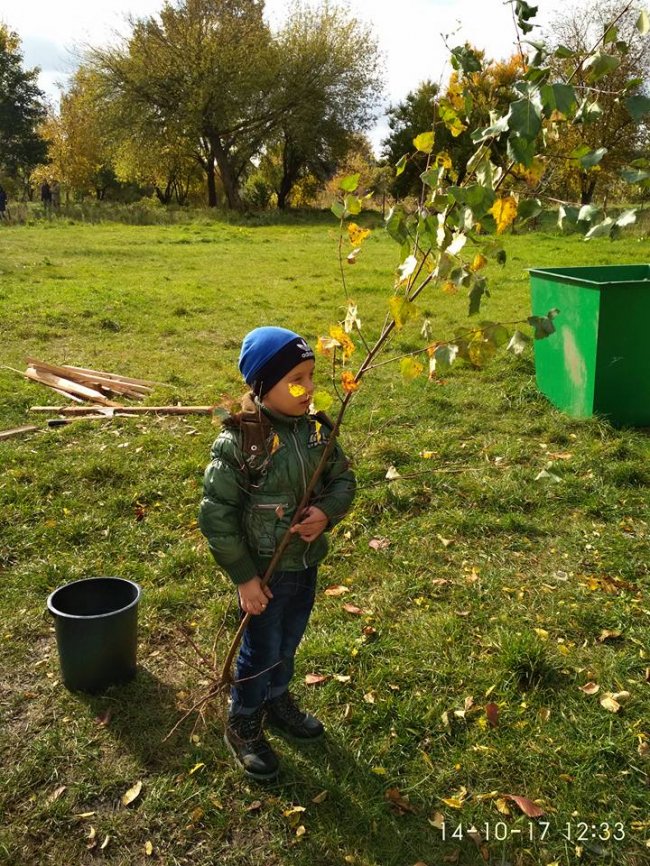 Ковель: в честь захисників України висадили парк