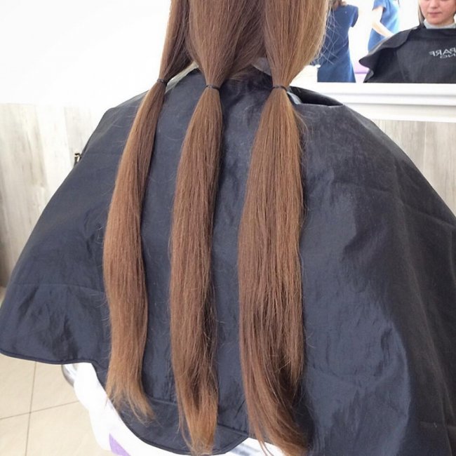 Волинянка відрізала 45 сантиметрів волосся на перуки онкохворим. ФОТО