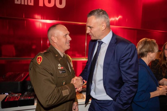 Кличко зустрівся з Олафом Шольцем – говорив про далекобійну зброю для України та посилення санкцій проти росії  