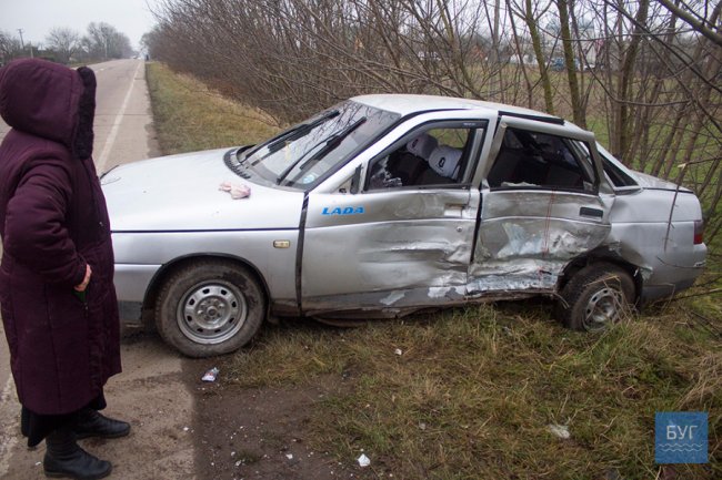 Аварія на Волині: 83-річний водій порушив правила і зіткнувся з бусом
