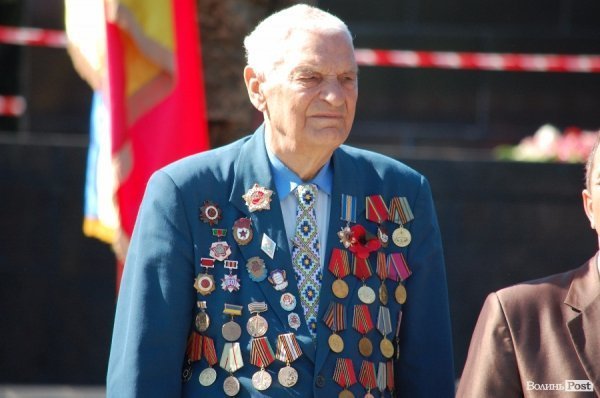 9 травня у Луцьку: квіти, сльози та молитви. ФОТО