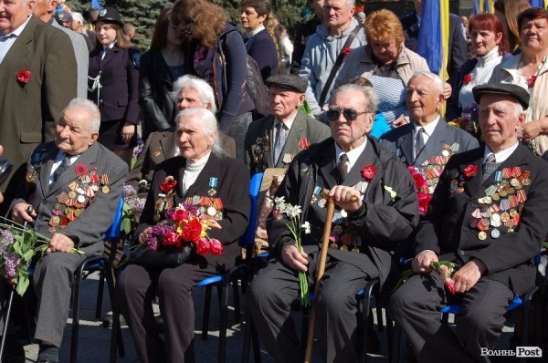 9 травня у Луцьку: квіти, сльози та молитви. ФОТО