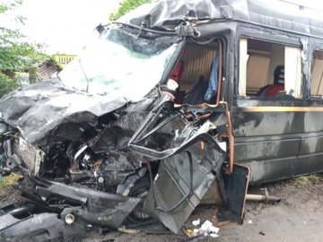 На Одещині маршрутка протаранила вантажівку, є постраждалі. ФОТО