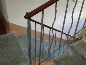 На Волині чоловік повісився на сходовій клітці багатоповерхівки 