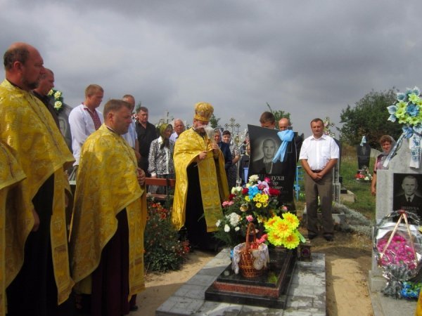 У Локачах освятили меморіальну дошку Герою, який загинув під Іловайськом. ФОТО
