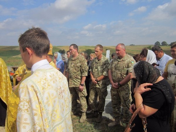 У Локачах освятили меморіальну дошку Герою, який загинув під Іловайськом. ФОТО