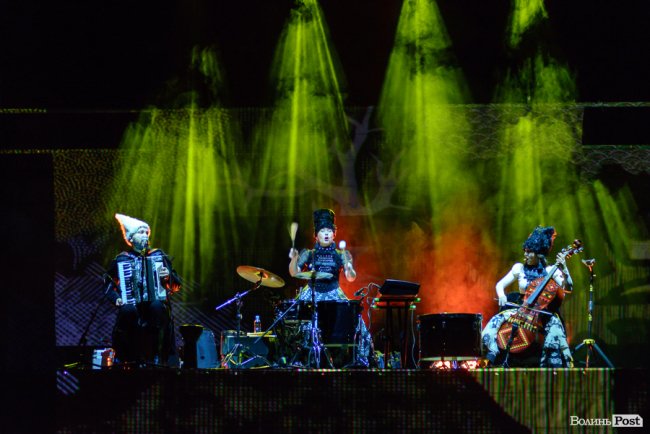 Гурт «ДахаБраха» влаштував видовищне шоу у Луцьку. ФОТОРЕПОРТАЖ 