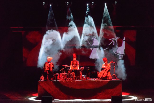 Гурт «ДахаБраха» влаштував видовищне шоу у Луцьку. ФОТОРЕПОРТАЖ 