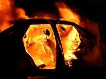 У місті на Волині вночі горів автомобіль