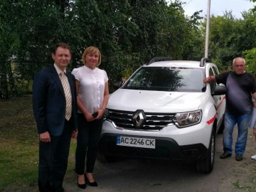Для сімейних лікарів Жидичинської громади купили нову автівку. ФОТО