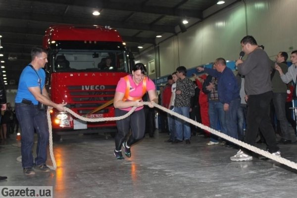 Найсильніша жінка України носила стокілограмові «сумки». ФОТО