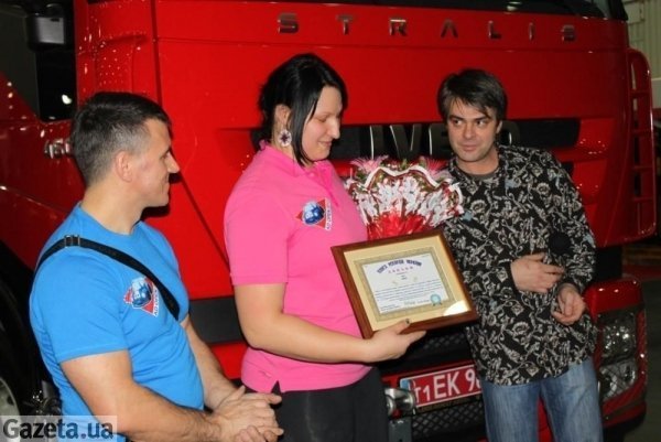 Найсильніша жінка України носила стокілограмові «сумки». ФОТО