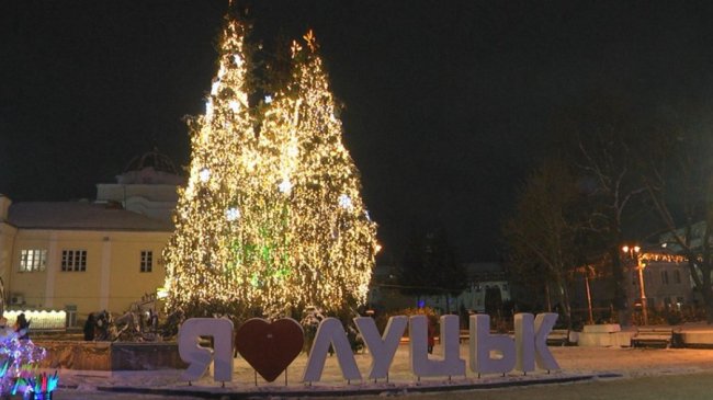 Як прикрасили Луцьк до новорічних свят. ВІДЕО