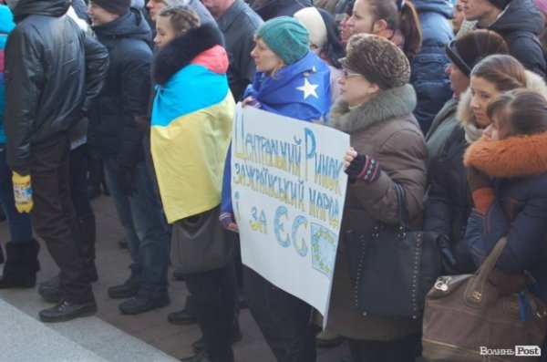 Луцькі революційні плакати. ФОТО