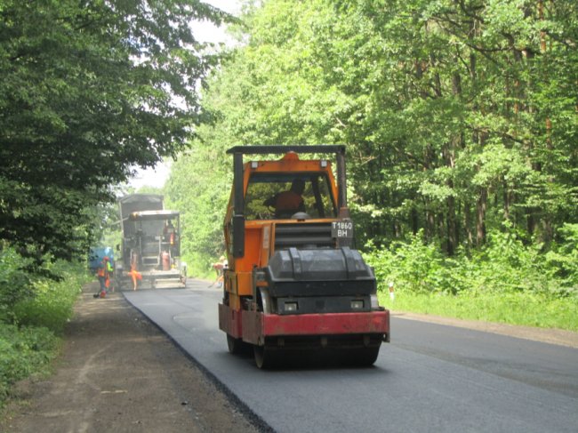 Ремонтують дорогу між  райцентрами Рожище і Ківерці. ФОТО