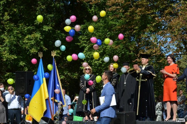  Як у луцькому «політесі» вітали першокурсників. ФОТОРЕПОРТАЖ