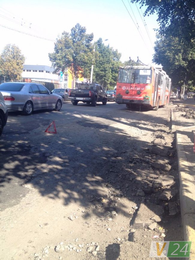 У Луцьку ‒ подвійна аварія за участю тролейбуса