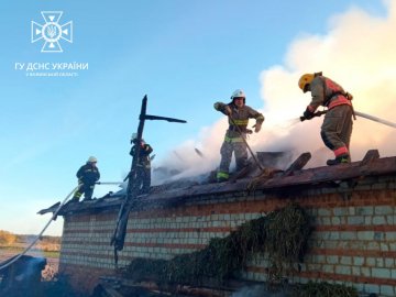 Замикання електромережі: на Волині горіло 3 будинки. ФОТО