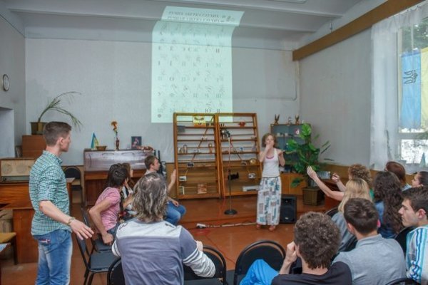 У Луцьку декламували вірші мовою жестів. ФОТО