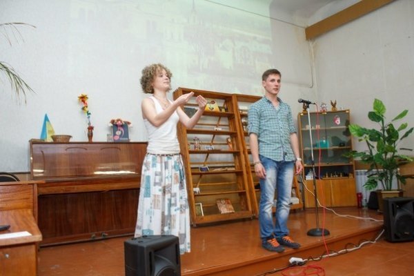 У Луцьку декламували вірші мовою жестів. ФОТО