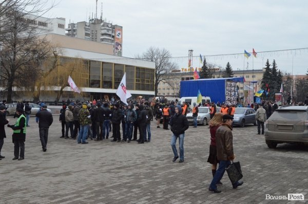 Майдан у Луцьку: Віче і хода на ДПЗ. ФОТО