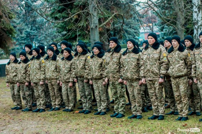 Квіти, сльози і свічки: у День Гідності та Свободи лучани вшанували пам'ять полеглих