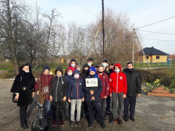 Волинські школярі разом з екологами висадили фруктовий сад