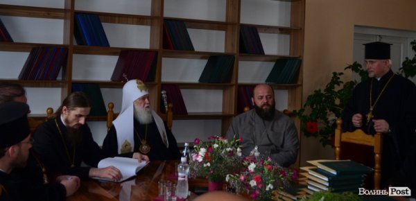 Випускникам богословської академії у Луцьку дипломи вручав патріарх Філарет. ФОТО