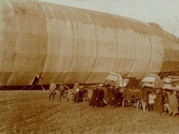 Як під Луцьком в роки Першої світової війни німецькі солдaти  зaпускaли дирижaбль. РЕТРОФОТО