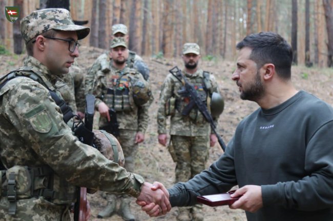 Президент нагородив воїнів волинської бригади орденами «За мужність». ФОТО