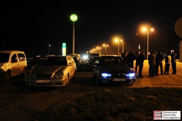 Померлого Героя Романа Луцюка село зустрічало на колінах. ФОТО. ВІДЕО