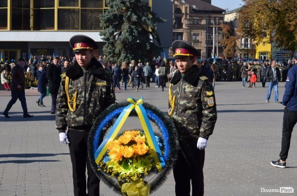 У Луцьку відкрили оновлений фотостенд пам'яті загиблих волинян. ФОТО