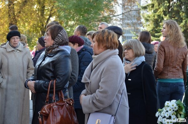 У Луцьку відкрили оновлений фотостенд пам'яті загиблих волинян. ФОТО