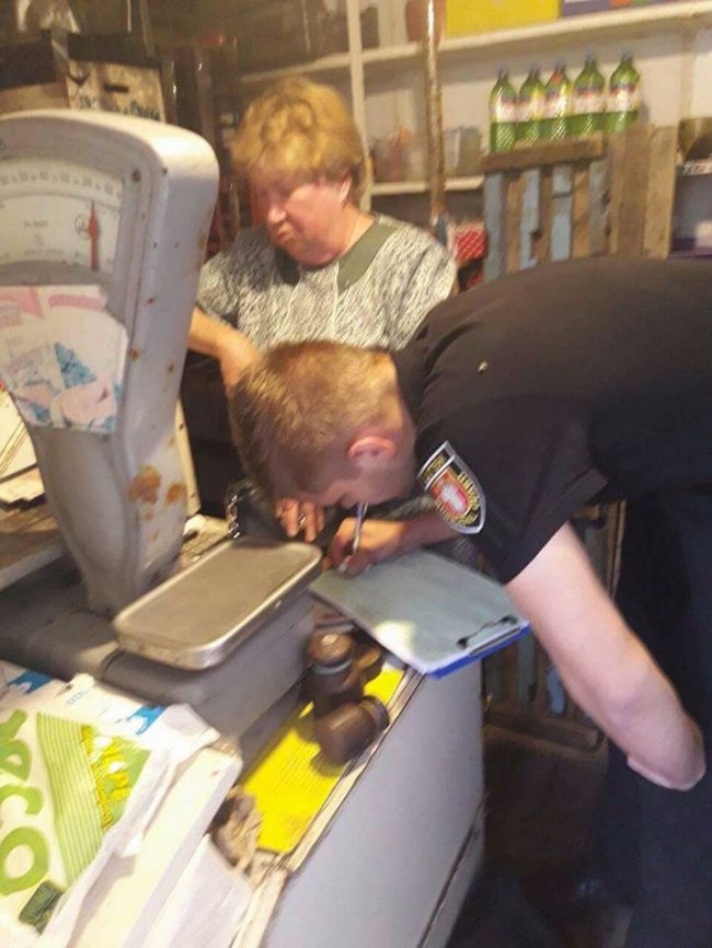 Луцькі муніципали «ловили» продавців сурогату