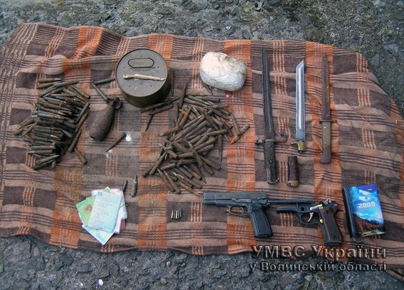 У ковельчанина виявили великий арсенал зброї. ФОТО