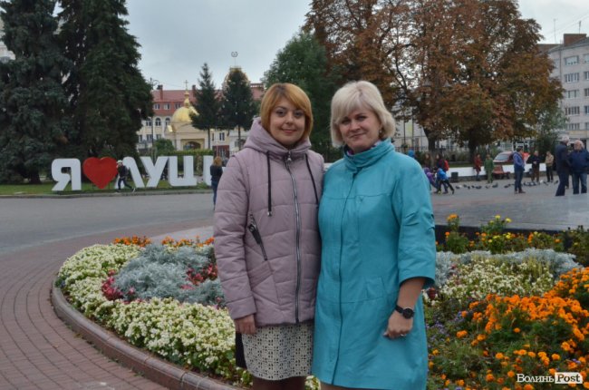 У Луцьку молоді вчителі влаштували запальні танці в центрі міста. ФОТО