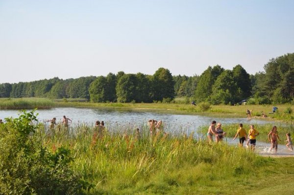 Волинський нардеп відправив дітей у табір. ФОТО