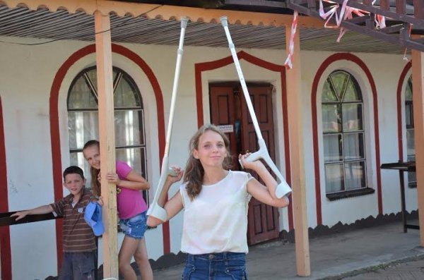 Волинський нардеп відправив дітей у табір. ФОТО