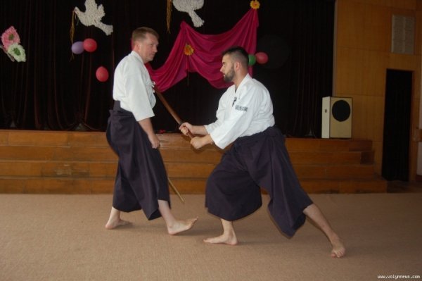 Луцьким дітям показали, як в Японії билися на мечах. ФОТО