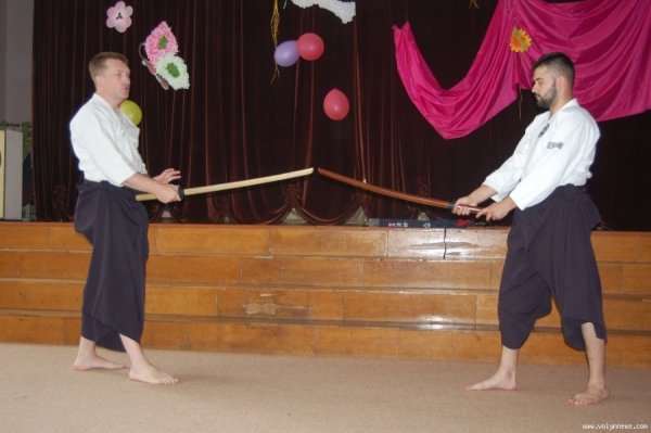 Луцьким дітям показали, як в Японії билися на мечах. ФОТО