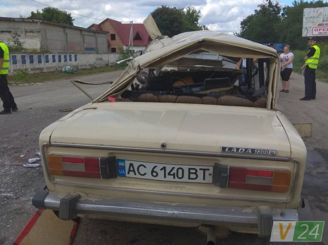 У Луцьку причіп від Mercedes розтрощив ВАЗ з пасажирами. ФОТО. ВІДЕО